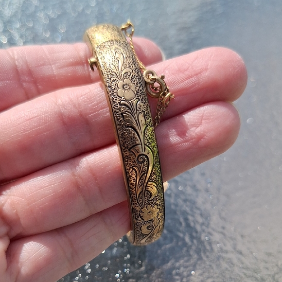 Estate Jewelry - Gold  1/20 12K GF Intricately Engraved Hinged Bangle Bracelet Floral Pattern